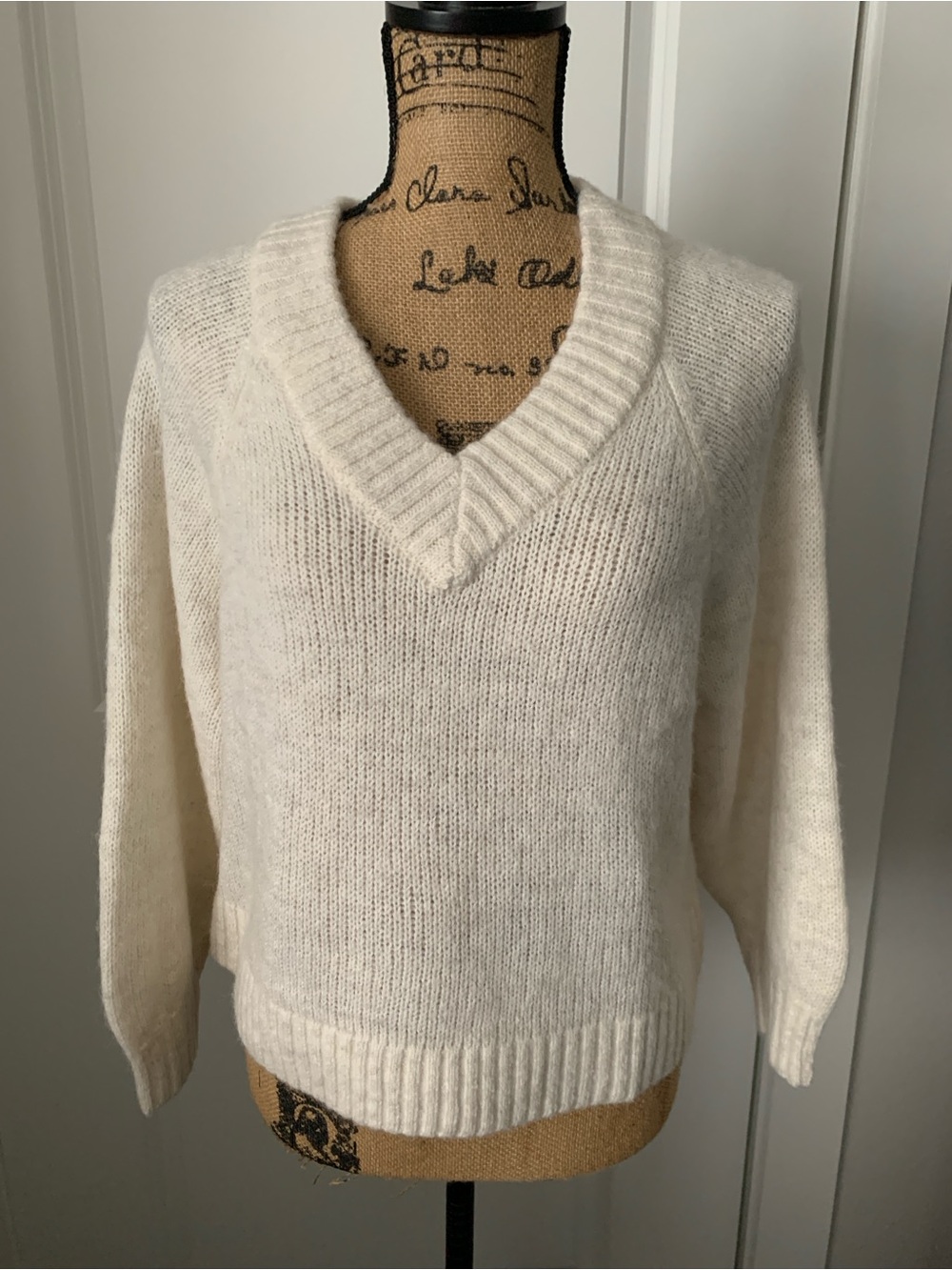 NWT Old Navy Cream V-Neck Sweater Size PS
